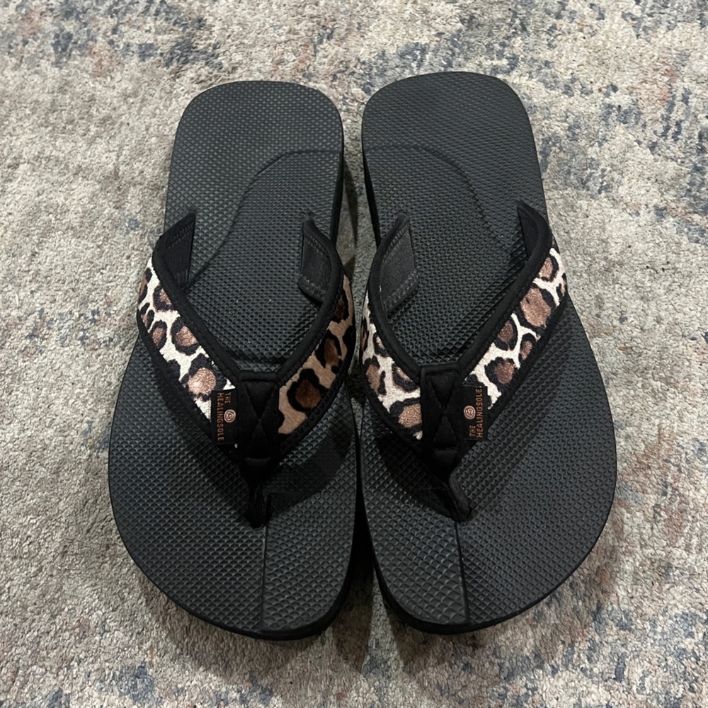 The Healing Sole by Dr. Meredith Warner Original Flip Flops Leopard Women's 9.5